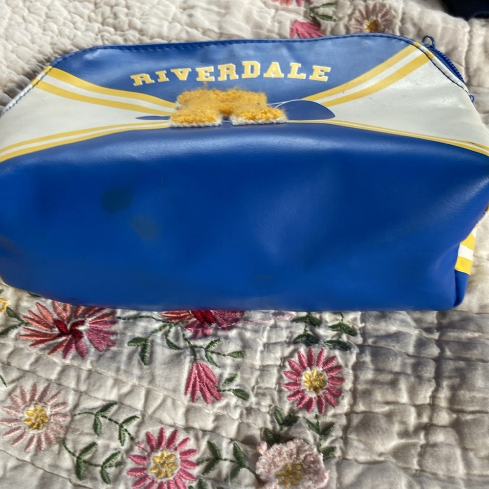 5/$40 🏷️ NWT RIVERDALE LETTERJACKET STYLE MAKEUP/COSMETIC BAG - Picture 3 of 8